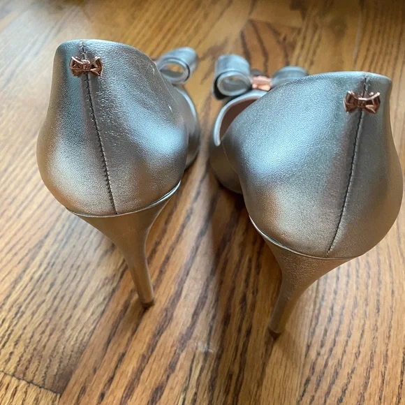 Ted Baker London Heels Silver Bow in size 38 - Picture 5 of 5